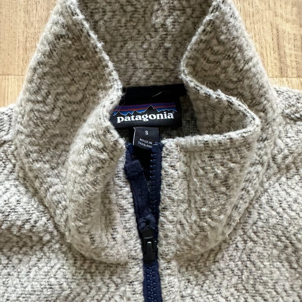 Patagonia W's Woolyester Fleece Jacket in Oat/Navy Accents - S - Picture 9 of 10